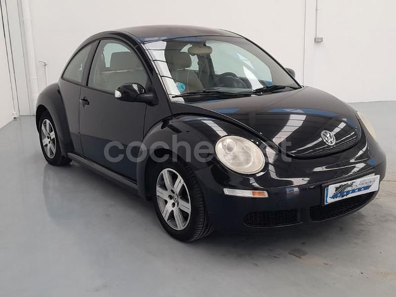 Usado VW New Beetle 102 CV (75 kW) 2007 Negro Utilitario