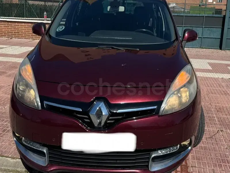 Usado Renault Grand Scénic 110 CV (80 kW) 2014 Granate Monovolumen