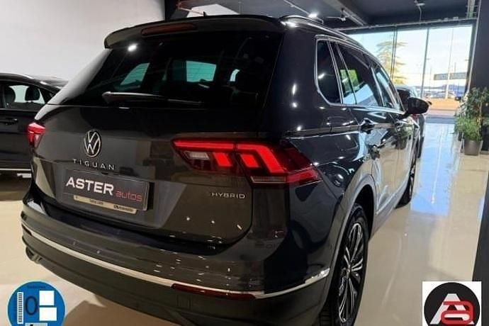 Usado VW Tiguan Life 245 CV (180 kW) 2021 Gris / plata SUV