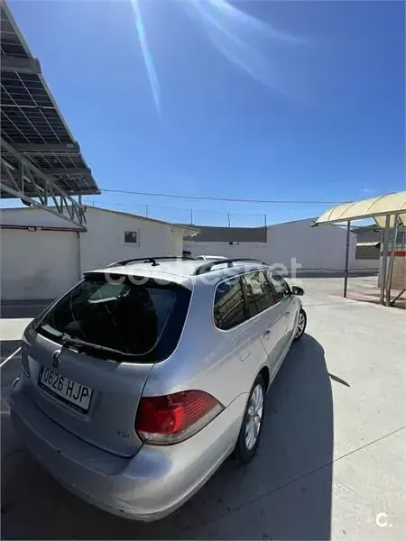 Usado VW Golf VII Advance 105 CV (77 kW) 2012 Gris / plata Familiar