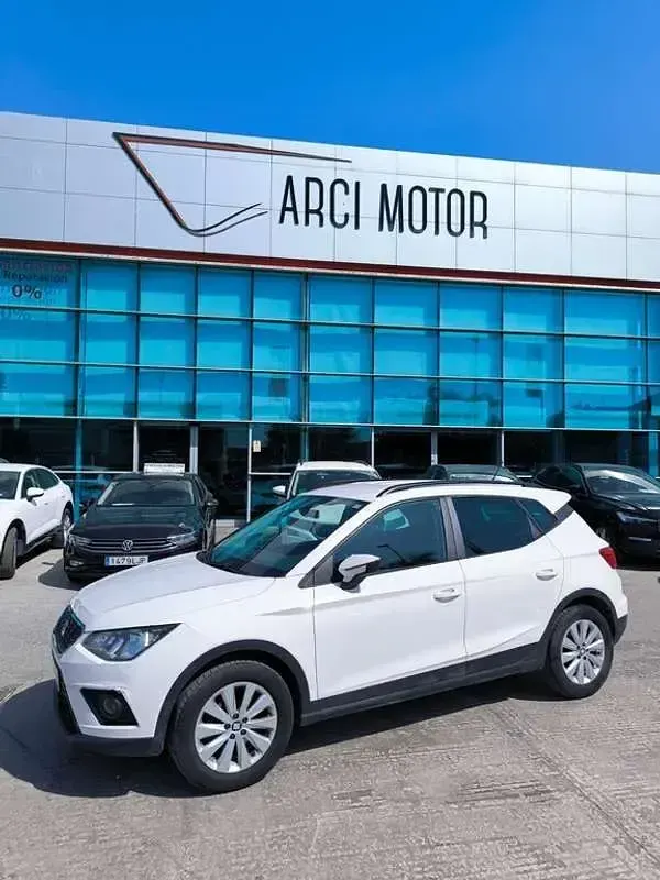 Usado Seat Arona Style 94 CV (69 kW) 2019 Blanco SUV