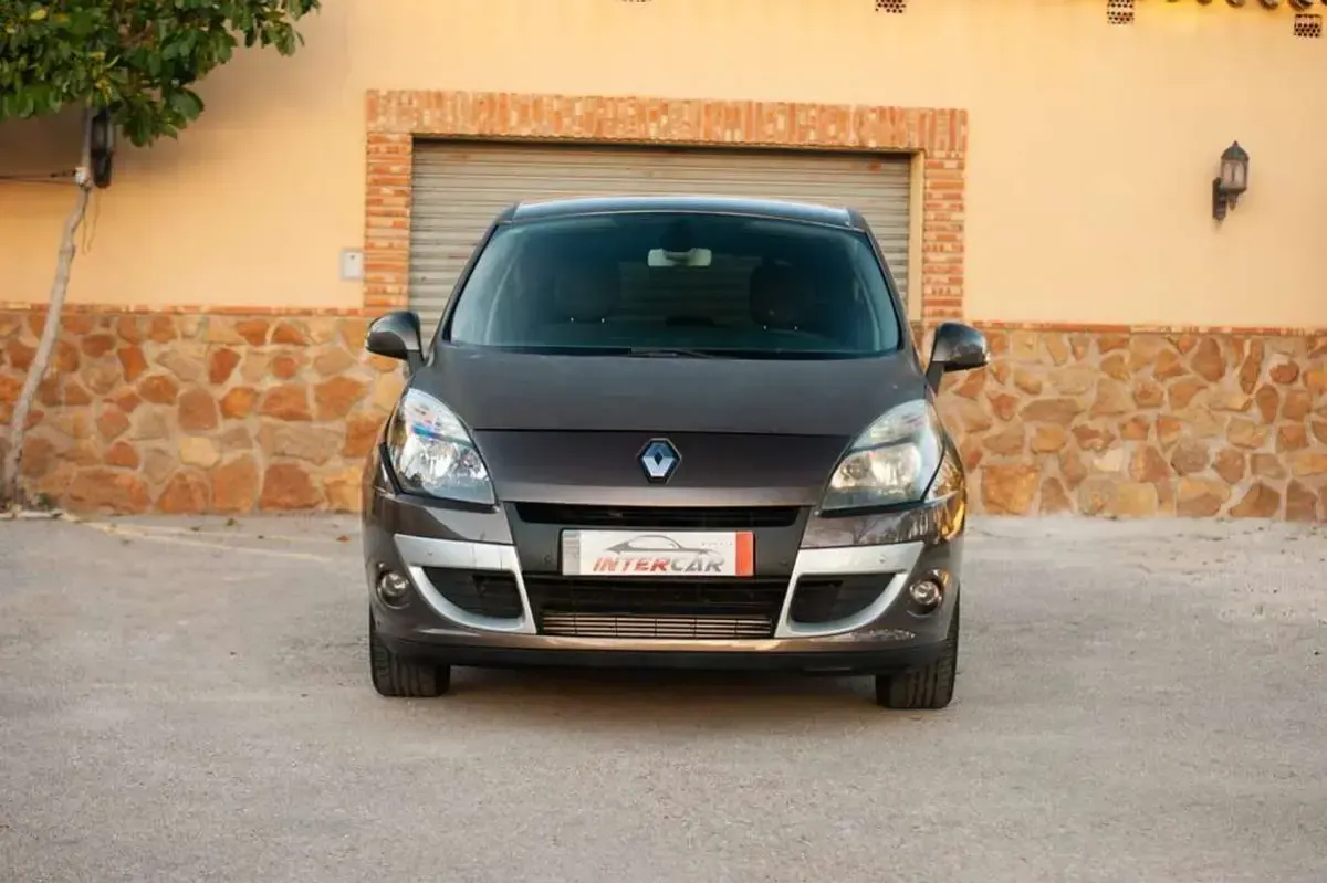 Usado Renault Scenic E-Tech Dynamique 106 CV (77 kW) 2010 Beige Monovolumen