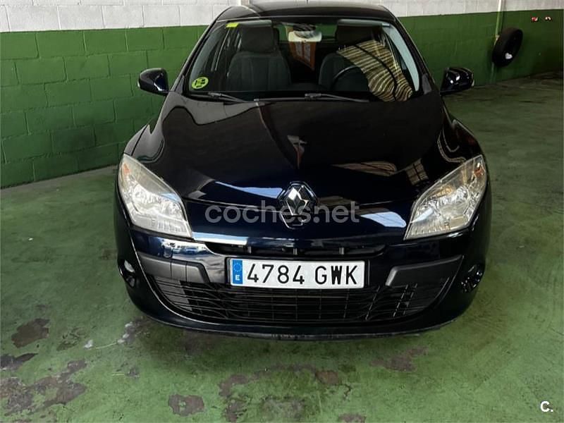 Usado Renault Mégane Dynamique 130 CV (95 kW) 2010 Negro Berlina