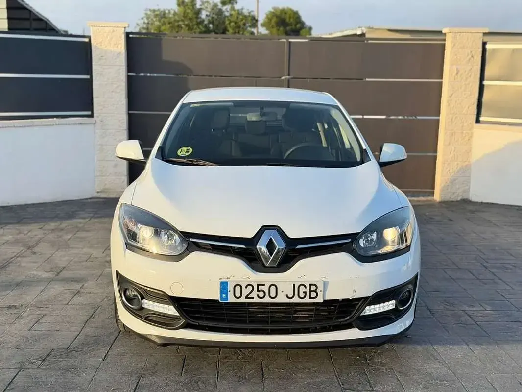 Usado Renault Mégane III LIMITED 110 CV (80 kW) 2015 Blanco Utilitario