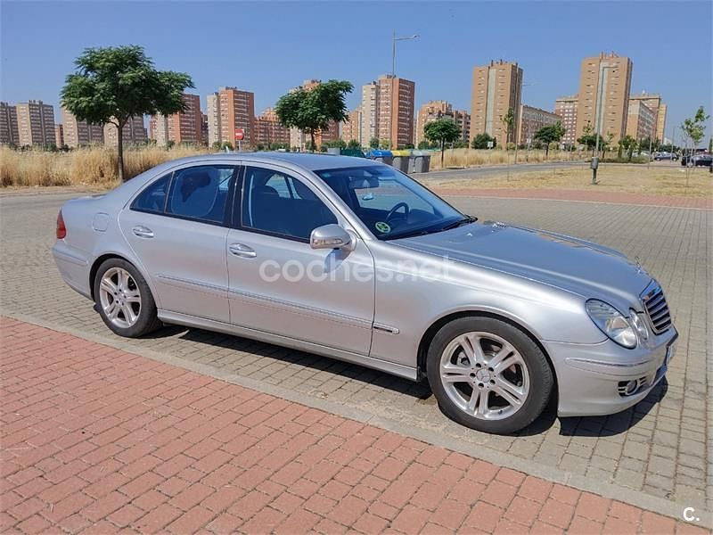 Usado Mercedes E280 Avantgarde 190 CV (139 kW) 2007 Gris / plata Berlina