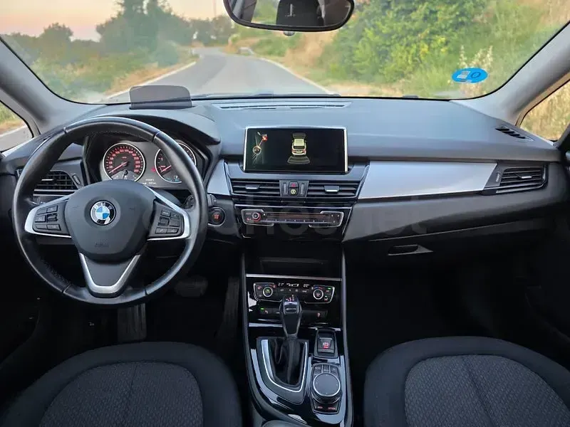 Usado BMW 225 Active Tourer iPerformance 224 CV (164 kW) 2017 Gris / plata Monovolumen