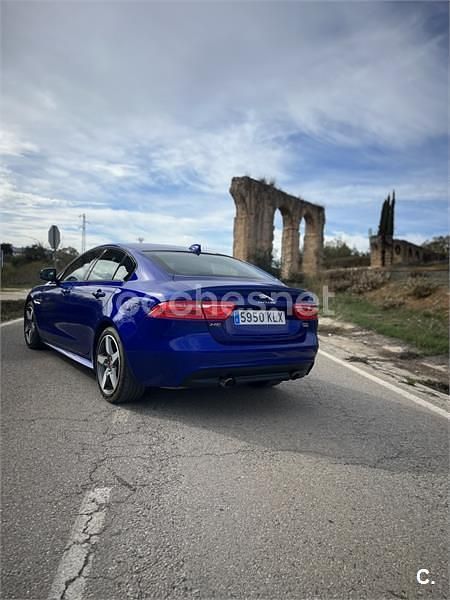 Usado Jaguar XE R-Sport 200 CV (147 kW) 2018 Azul Berlina