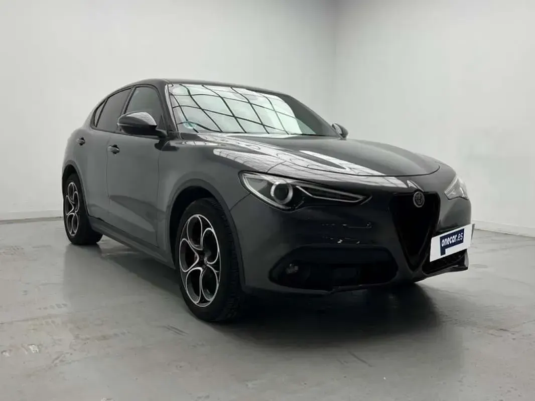 Usado Alfa Romeo Stelvio Sprint 190 CV (139 kW) 2022 Grigio lava SUV