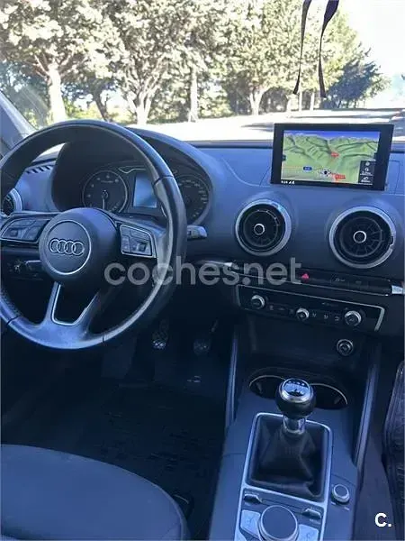 Usado Audi A3 116 CV (85 kW) 2018 Gris / plata Berlina