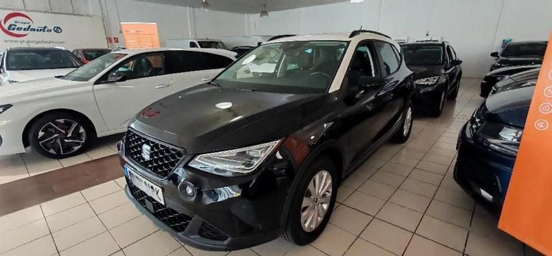 Usado Seat Arona Style 116 CV (85 kW) 2025 Negro midnight + techo blanco SUV