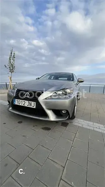 Usado Lexus IS300h Executive Line 223 CV (164 kW) 2016 Gris / plata Berlina