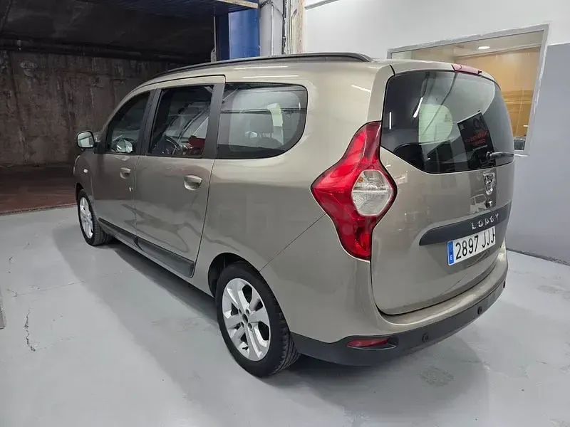 Usado Dacia Lodgy Ambiance 107 CV (78 kW) 2015 Beige Monovolumen