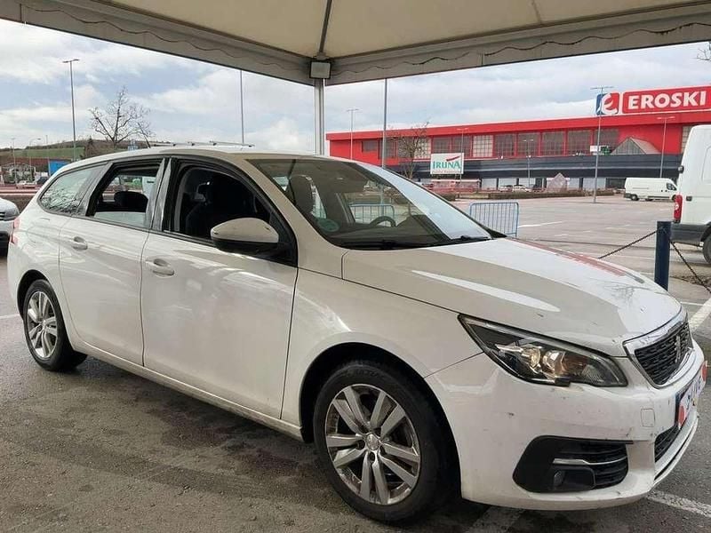 Usado Peugeot 308 SW Business-Line 120 CV (88 kW) 2017 Blanco Familiar