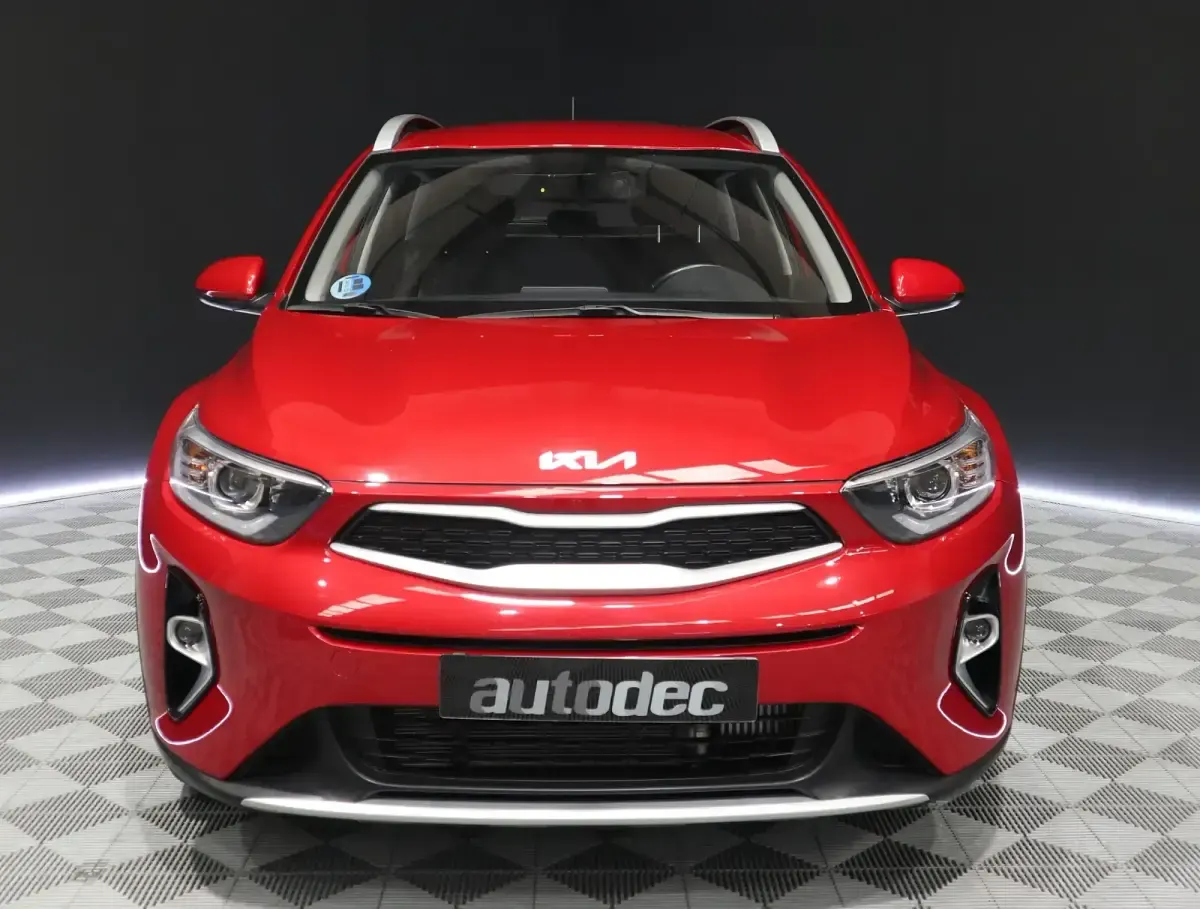 Usado Kia Stonic 100 CV (73 kW) 2023 Rojo SUV