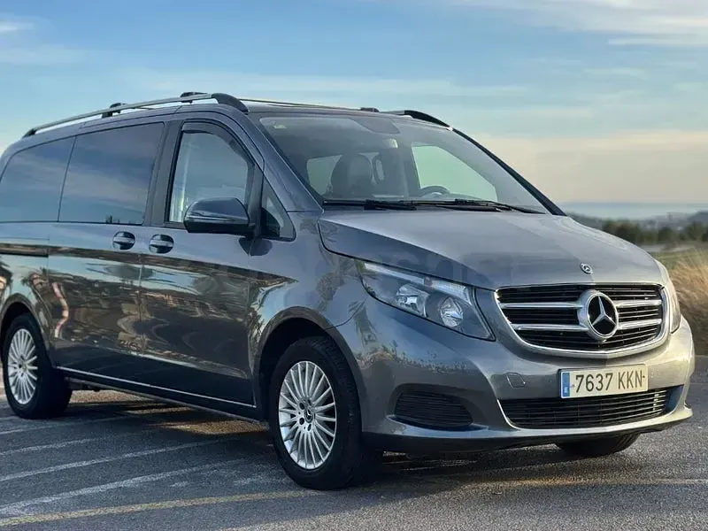 Usado Mercedes V220 Avantgarde 163 CV (119 kW) 2018 Gris / plata Monovolumen