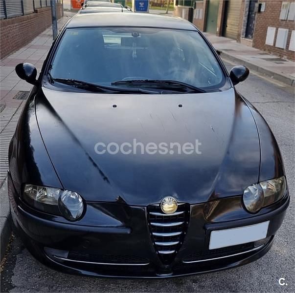 Usado Alfa Romeo 147 Distinctive 120 CV (88 kW) 2004 Negro Utilitario