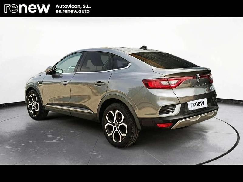 Usado Renault Arkana Techno 140 CV (102 kW) 2023 Gris SUV
