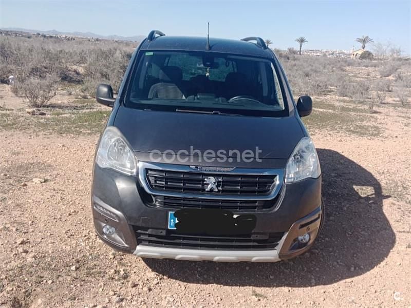Usado Peugeot TePee Outdoor 120 CV (88 kW) 2016 Marrón Monovolumen