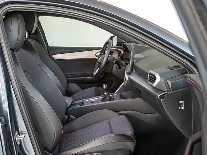 Usado Seat Leon FR 150 CV (110 kW) 2025 Gris Familiar