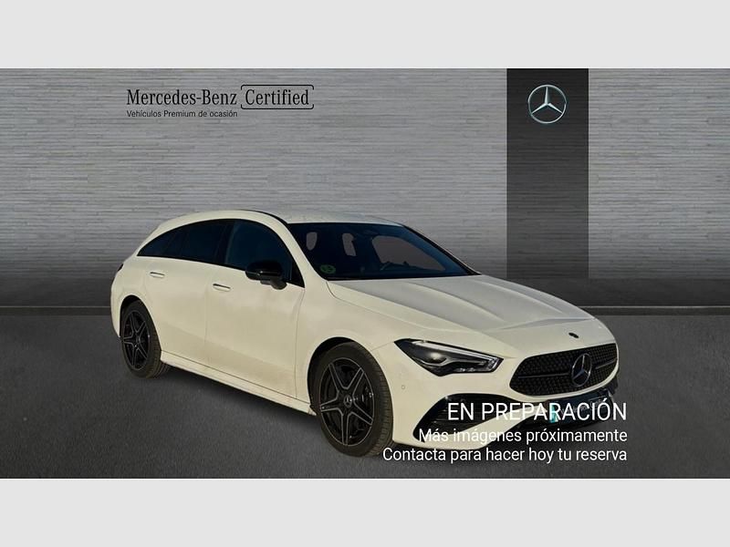 Usado Mercedes CLA200 150 CV (110 kW) 2024 Blanco polar (sólido) Utilitario