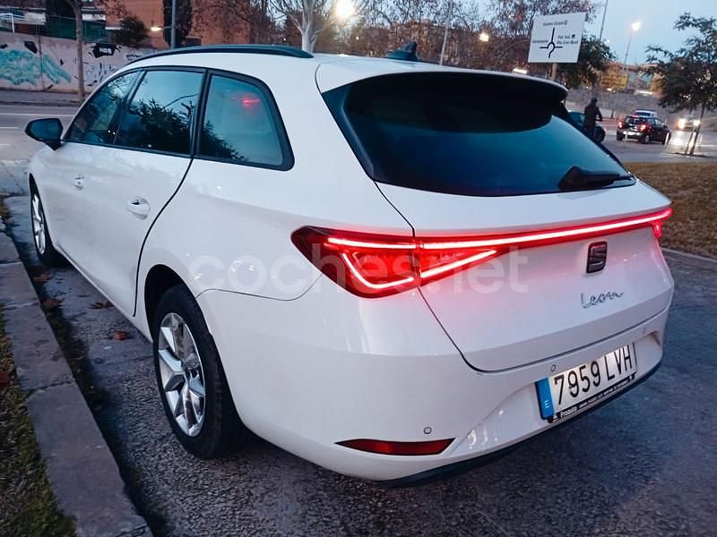 Usado Seat Leon Style 150 CV (110 kW) 2022 Blanco Familiar