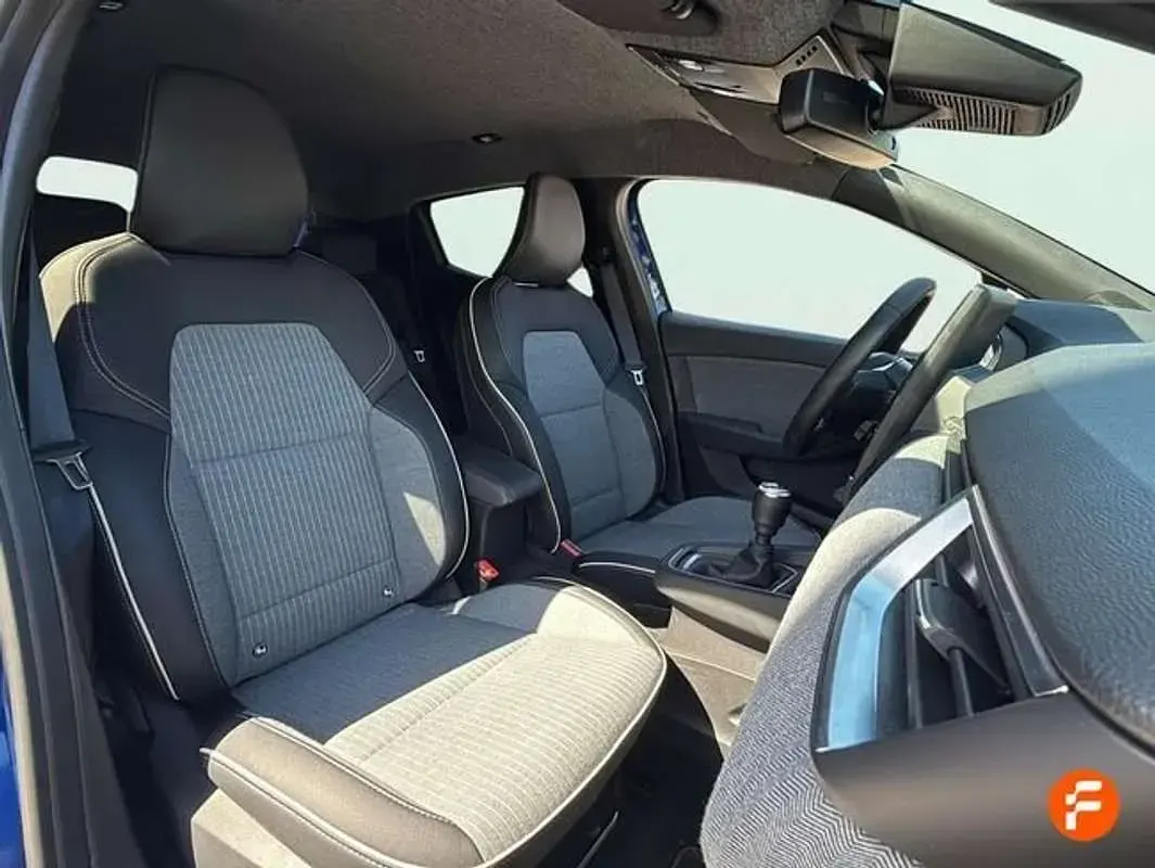 Käytetty Renault Clio V Techno 101 HP (74 kW) 2025 Sininen Sedan