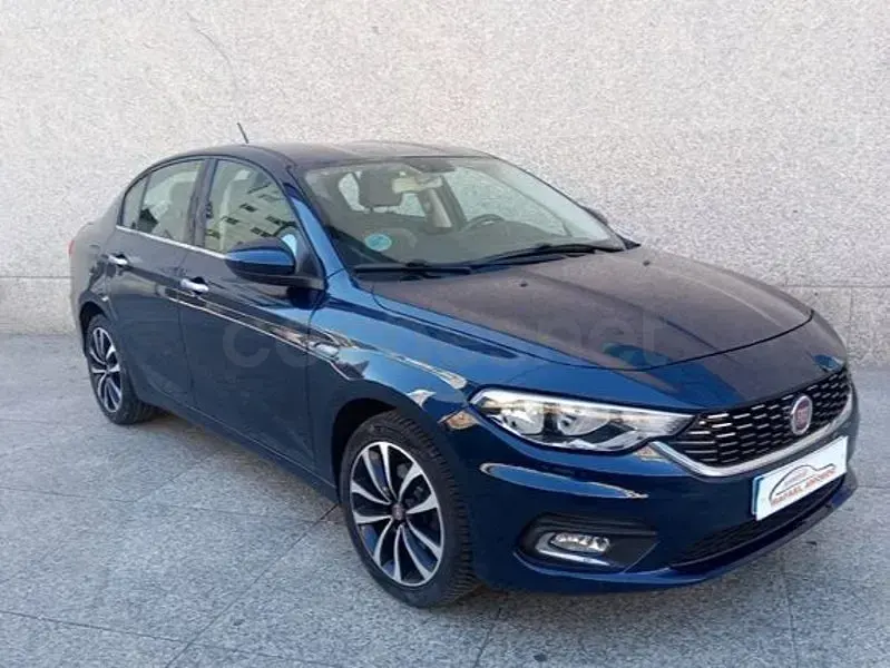 Usado Fiat Tipo Lounge 95 CV (69 kW) 2017 Azul Berlina