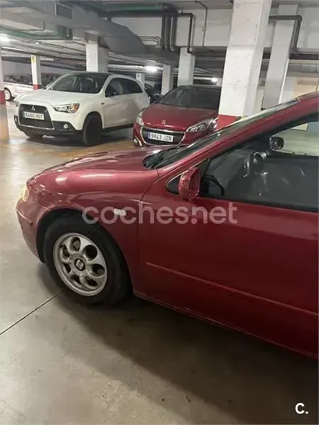 Usado Seat Leon Sport 110 CV (80 kW) 2001 Rojo Utilitario