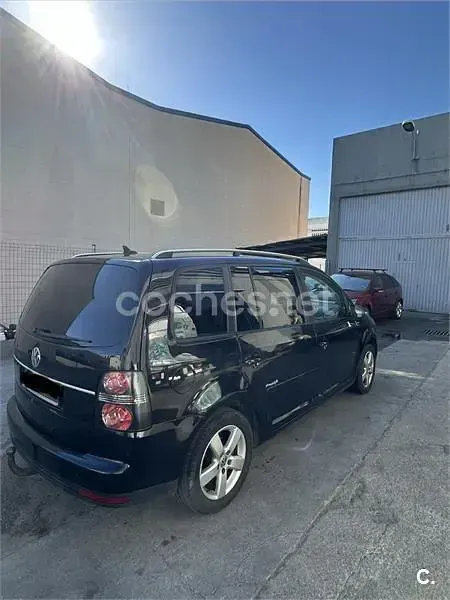 Usado VW Touran Advance 140 CV (102 kW) 2010 Negro Monovolumen