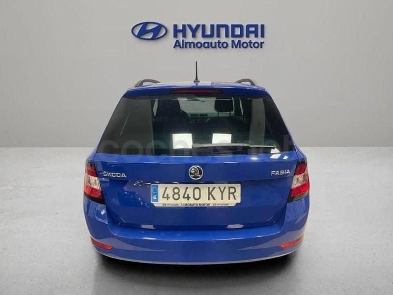 Usado Skoda Fabia 95 CV (69 kW) 2019 Azul Familiar