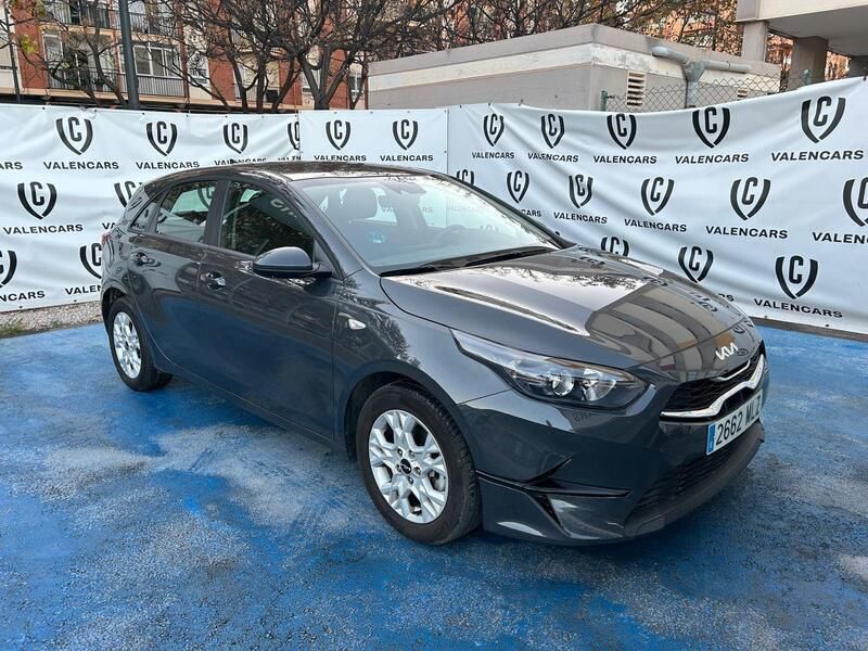 Gris Usado 2024 Kia Ceed Familiar | 17.900 € (Precio justo) - Imagen 1/4