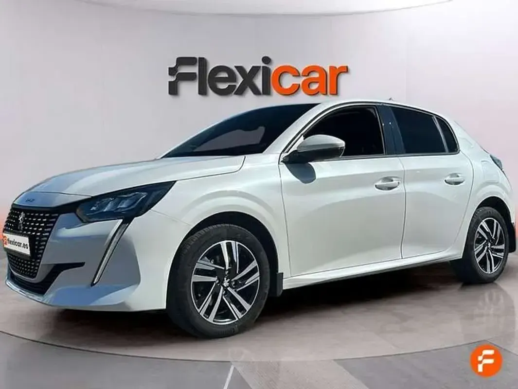 Usado Peugeot 208 Allure 131 CV (96 kW) 2021 Blanco Utilitario