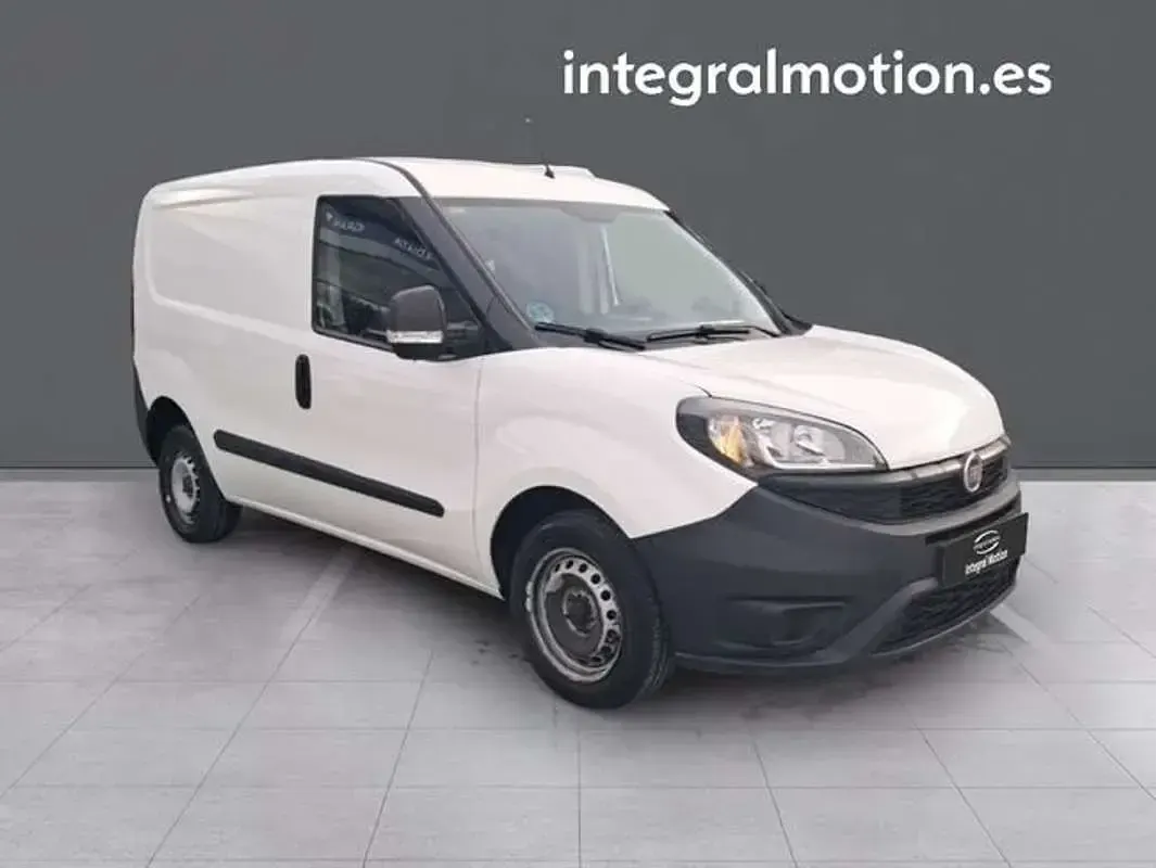Usado Fiat Doblò 95 CV (69 kW) 2019 Blanco Monovolumen