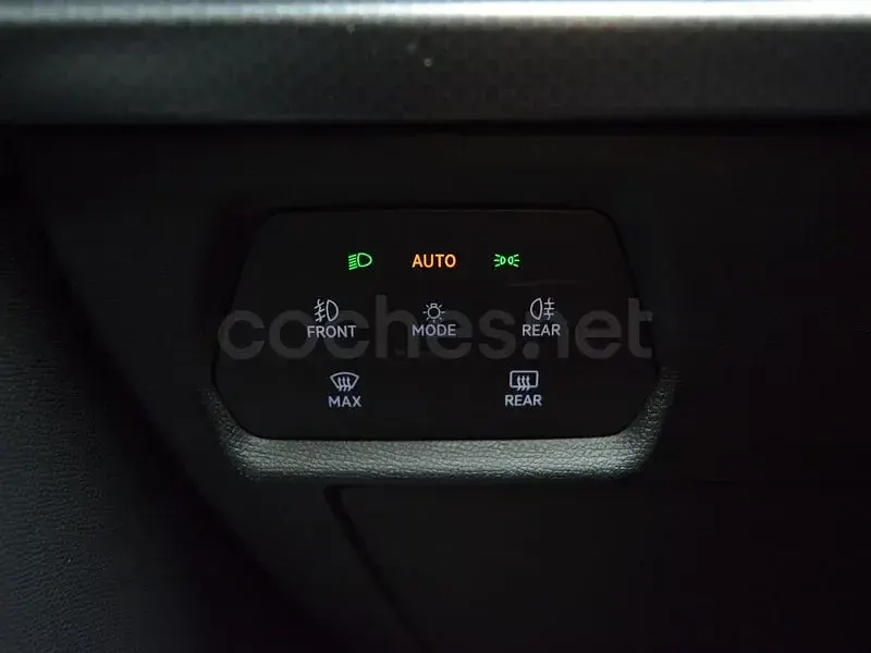 Usado Seat Leon Reference 115 CV (84 kW) 2021 Rojo Familiar