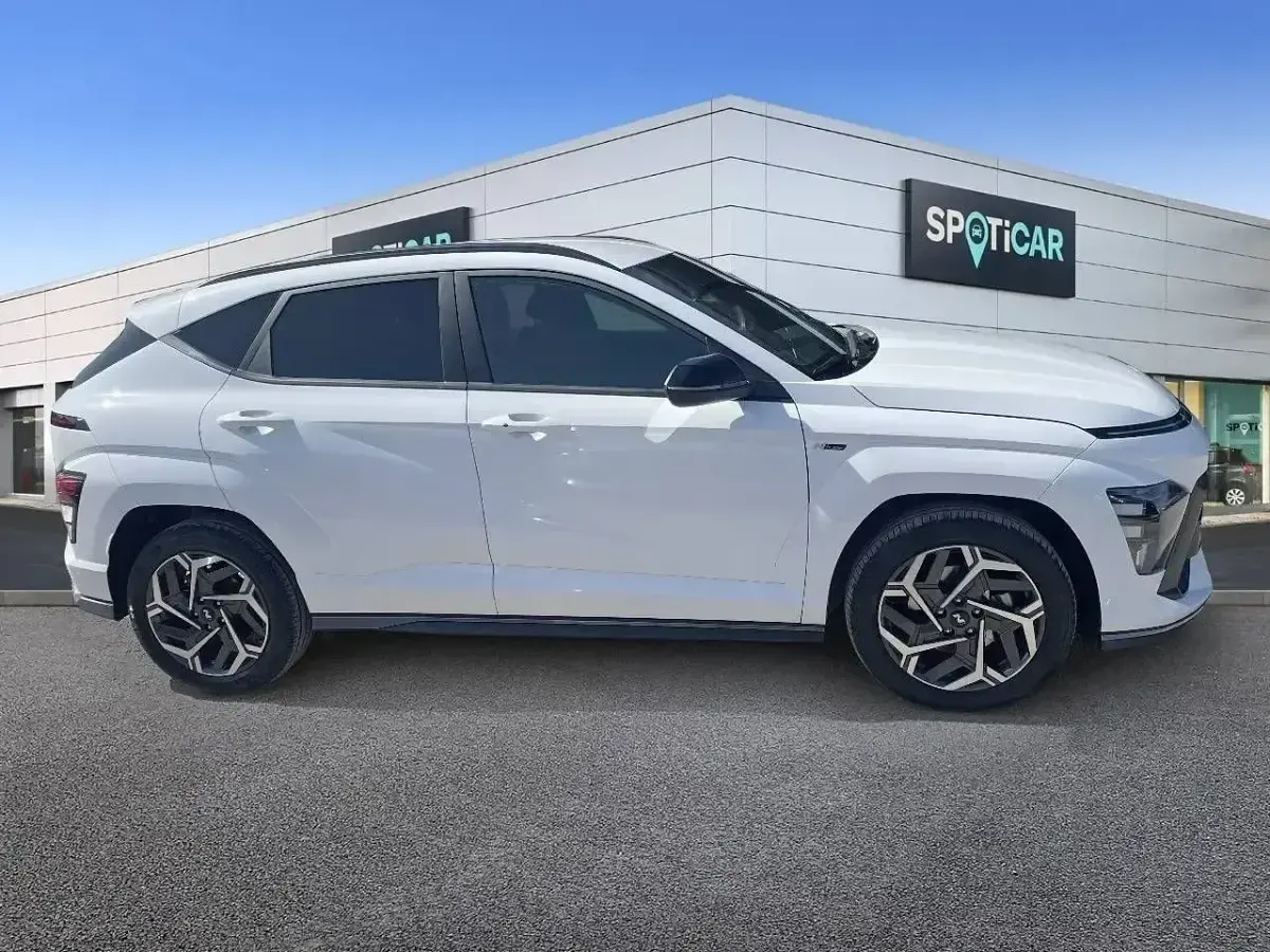 Usado Hyundai Kona N Line 120 CV (88 kW) 2024 Blanco SUV