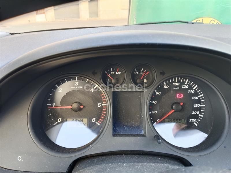 Usado Seat Ibiza Stella 64 CV (47 kW) 2002 Blanco Berlina