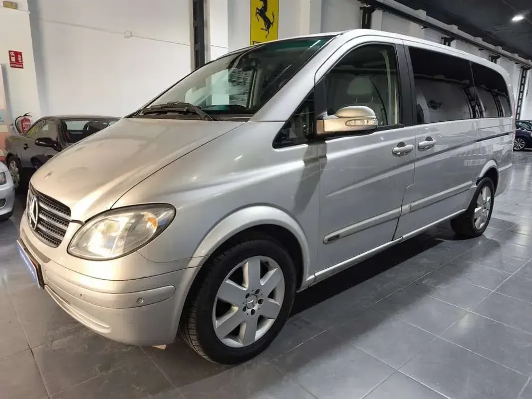 Usado Mercedes Viano 204 CV (150 kW) 2008 Gris Monovolumen