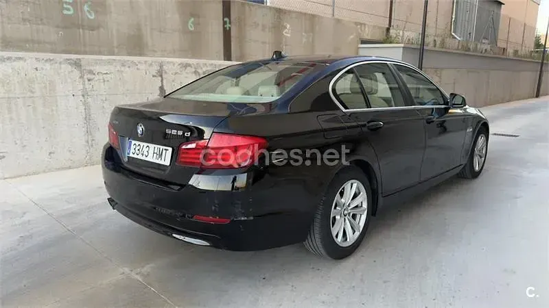 Usado BMW 525 Comfort Edition 218 CV (160 kW) 2012 Negro Berlina