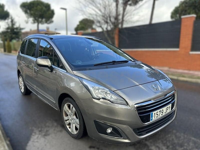Usado Peugeot 5008 Allure 120 CV (88 kW) 2016 Beige Monovolumen