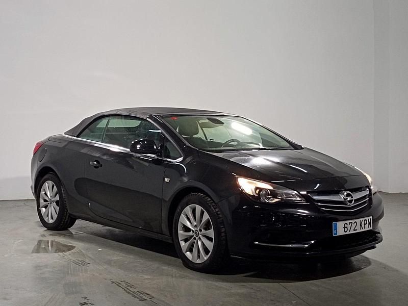 Usado Opel Cascada Excellence 170 CV (125 kW) 2018 Negro Descapotable
