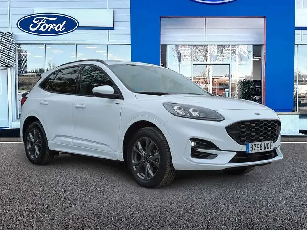 Usado Ford Kuga ST-Line X 226 CV (166 kW) 2022 Blanco SUV