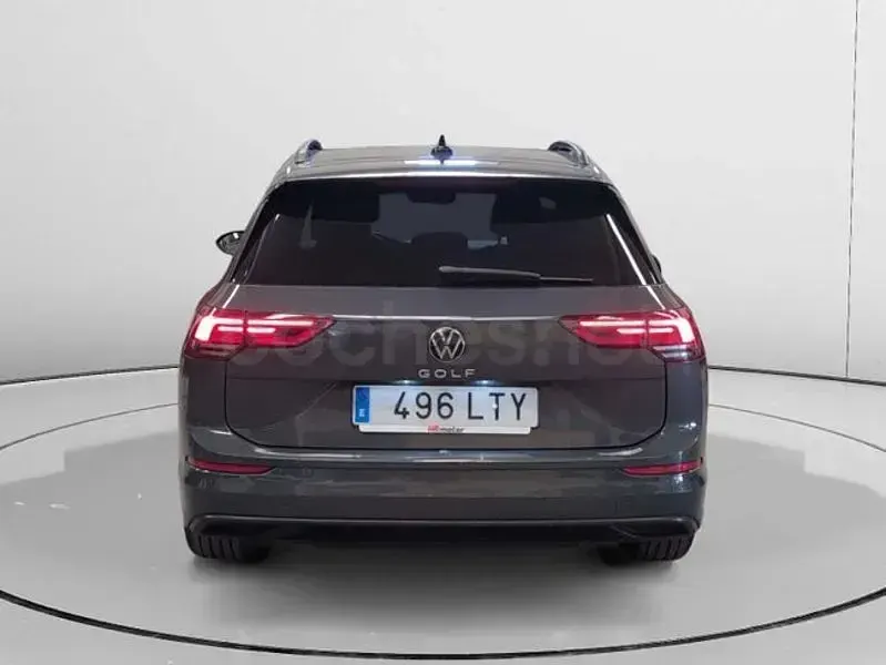 Usado VW Golf VIII Life 115 CV (84 kW) 2021 Gris / plata Familiar