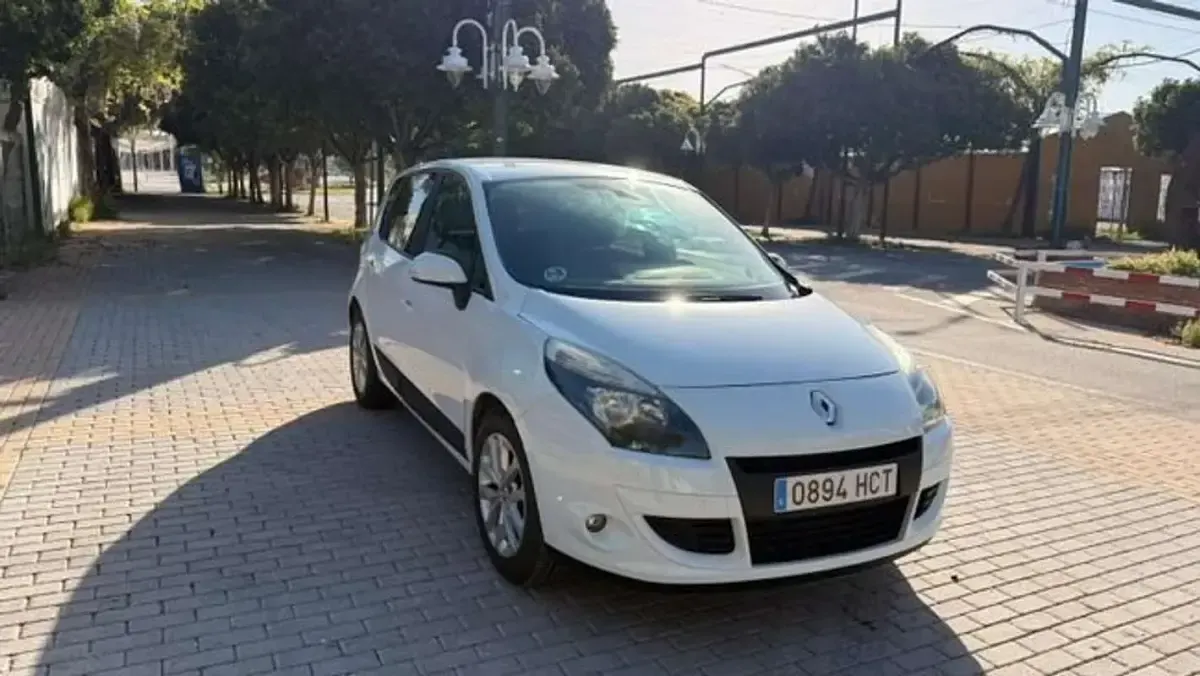 Usado Renault Scenic E-Tech 90 CV (66 kW) 2011 Blanco Monovolumen