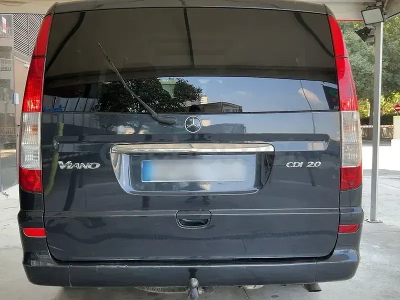 Usado Mercedes Viano 116 CV (85 kW) 2007 Gris / plata Monovolumen