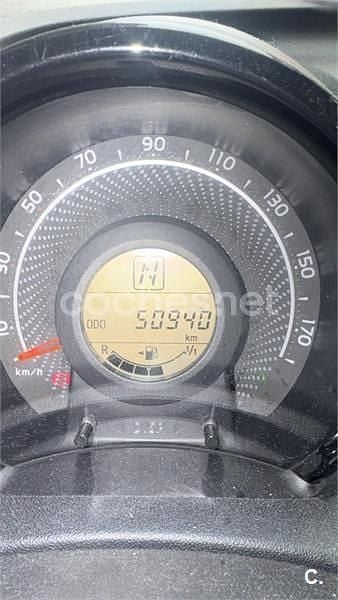 Usado Toyota Aygo x-style 72 CV (52 kW) 2020 Rojo Utilitario