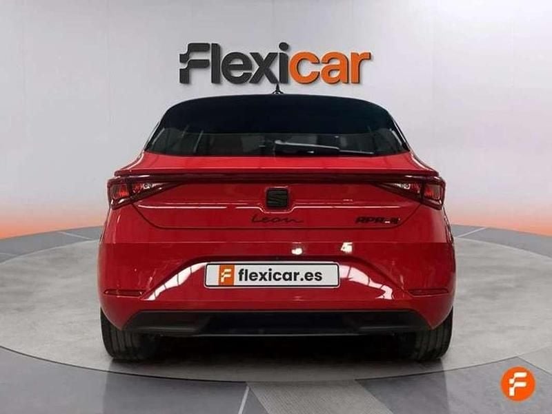 Usado Seat Leon FR 150 CV (110 kW) 2021 Rojo Utilitario