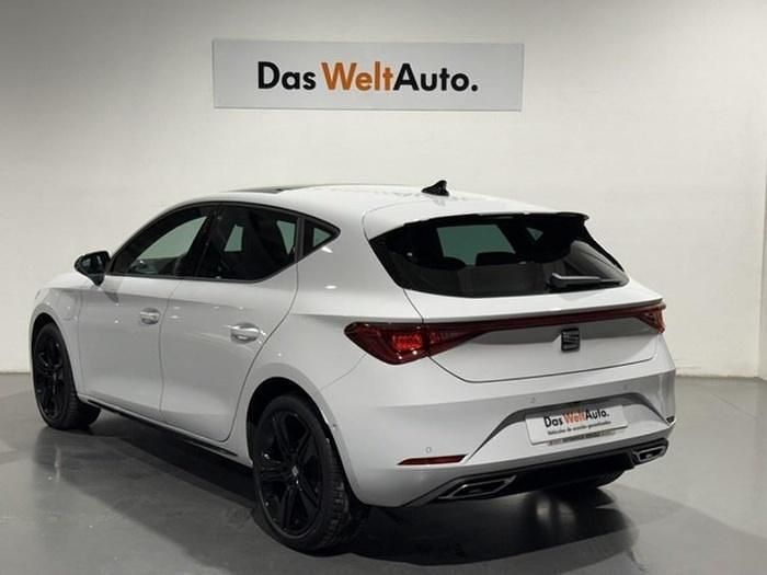 Blanco Usado 2025 Seat Leon FR Utilitario | 33.900 € - Imagen 1/4