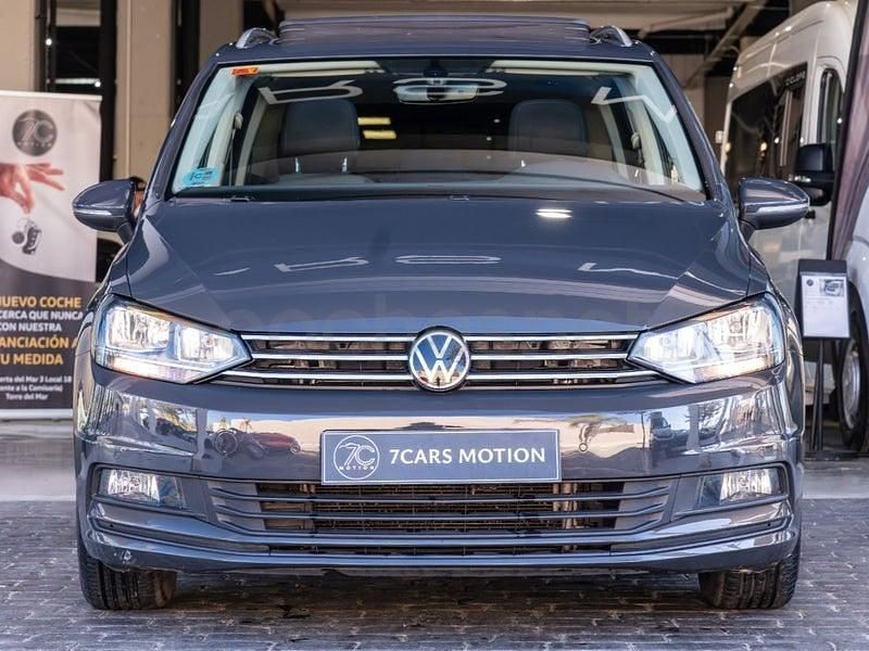 Usado VW Touran Advance 150 CV (110 kW) 2021 Gris / plata Monovolumen