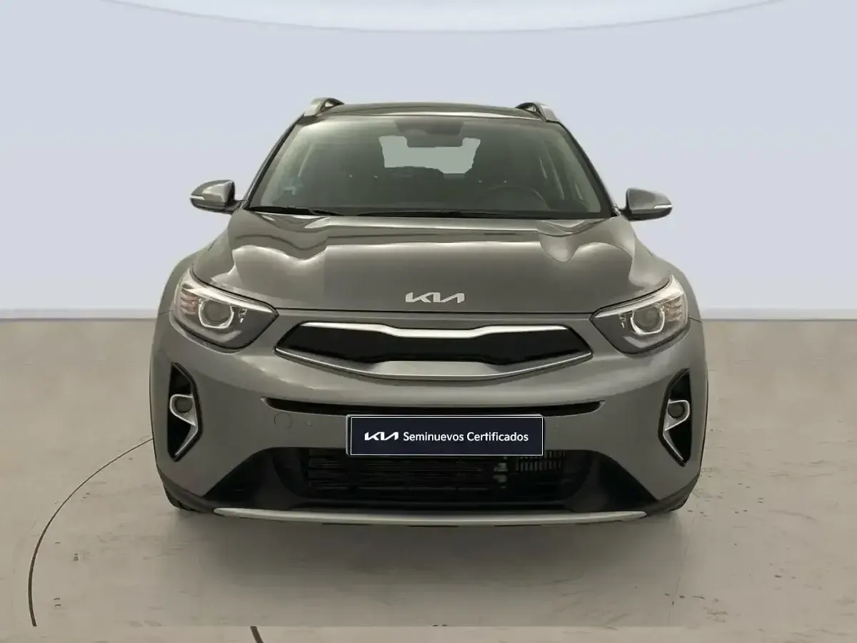 Usado Kia Stonic 100 CV (73 kW) 2025 Gris SUV