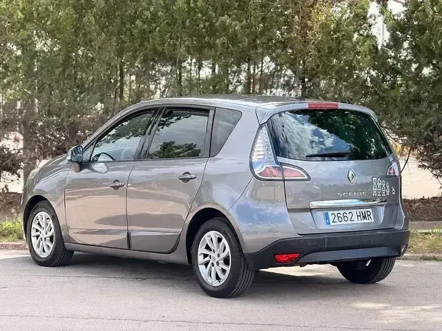 Usado Renault Scénic III Dynamique 130 CV (95 kW) 2012 Beige Monovolumen